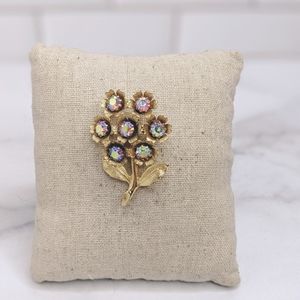 Vintage gold plated flower brooch